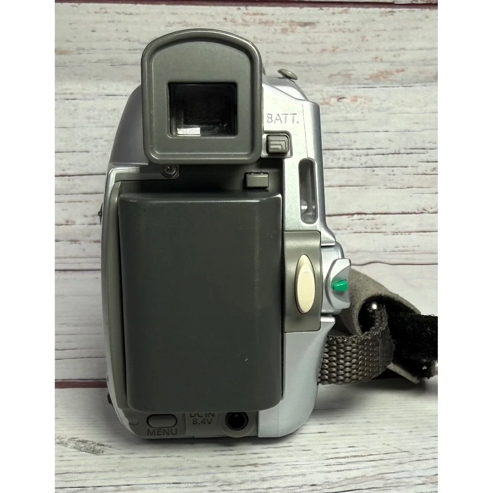 Canon ZR100 MiniDV Digital Video Camcorder Silver 20x Optical Zoom NTSC Handheld